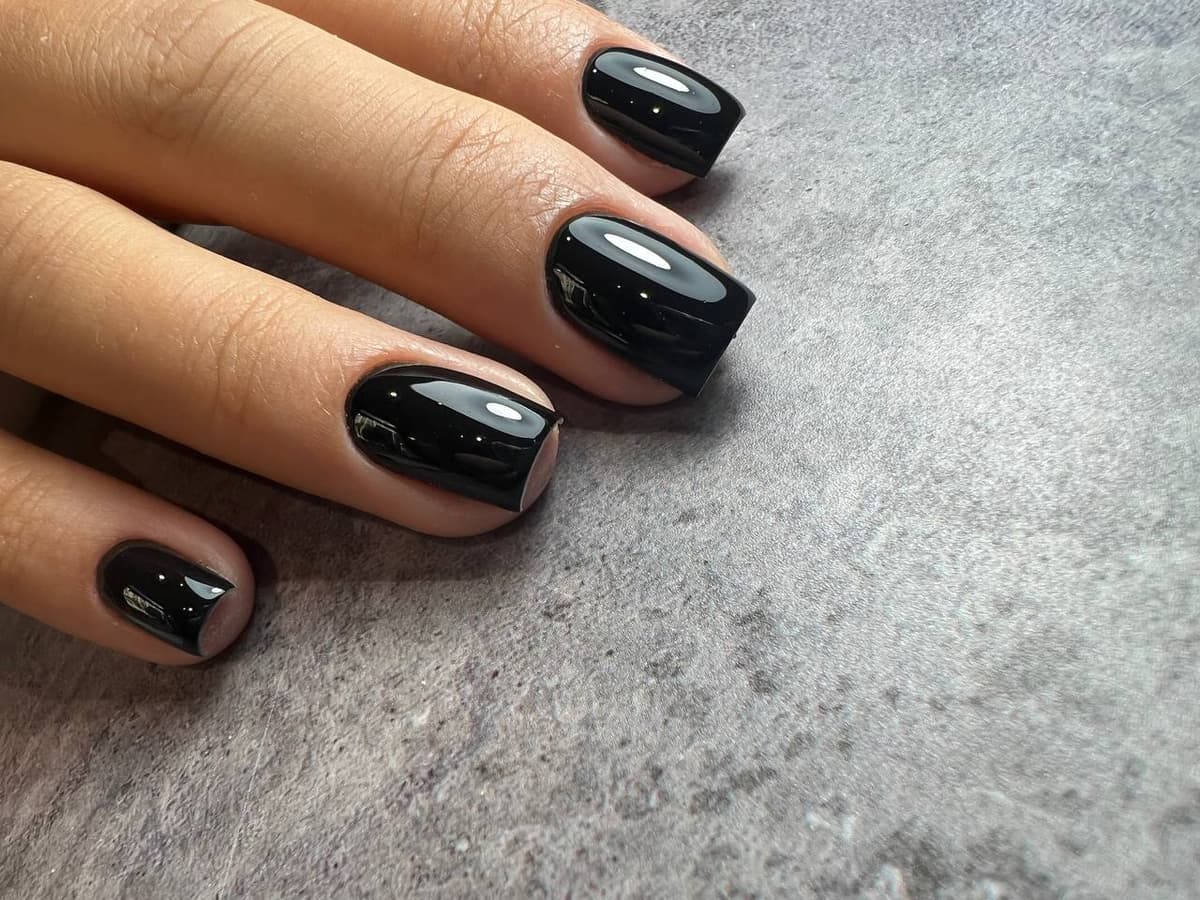 Manicure hybrydowy — profesjonalna stylizacja paznokci w LANORIA Premium Beauty Studio Kraków